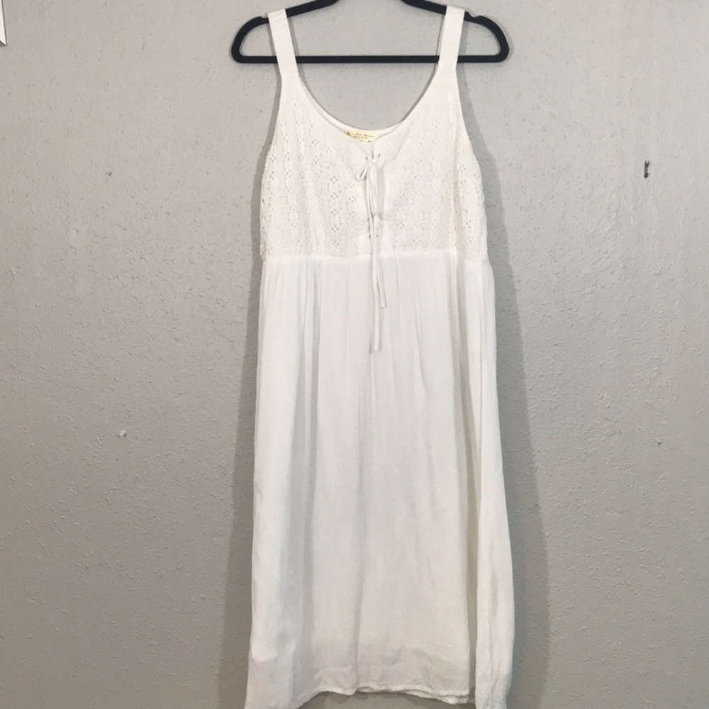 Studio West Apparel White Sleeveless Crochet Top Broomstick Bottom Lined Dress